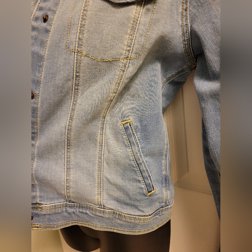 Jean jacket - Picture 2 of 5